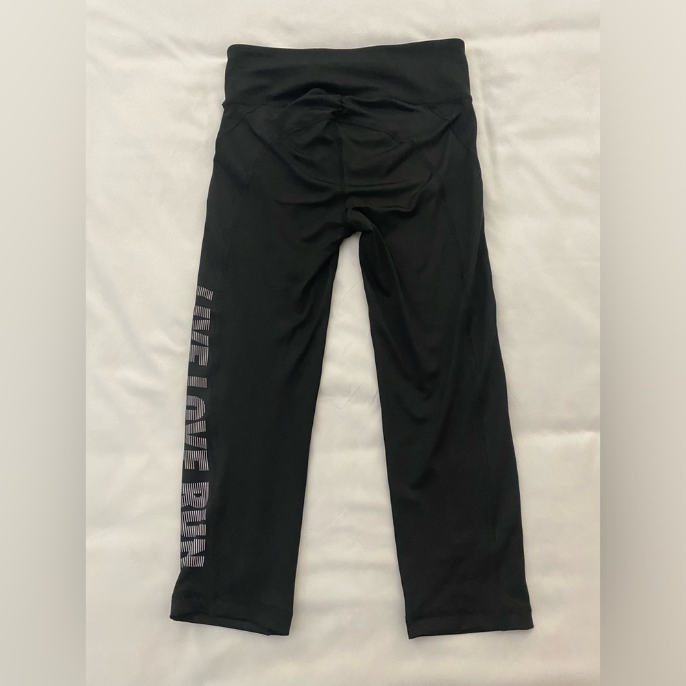 Women’s Live Love Dream Black Capri Pants. Size Small - Picture 4 of 6